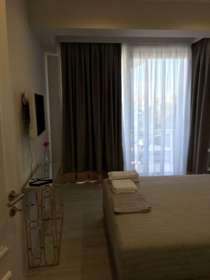 Onira Luxury *